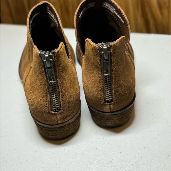 Born Shari II Tan Suede Ankle Boots size 7M southwestern western EUC - Picture 5 of 7